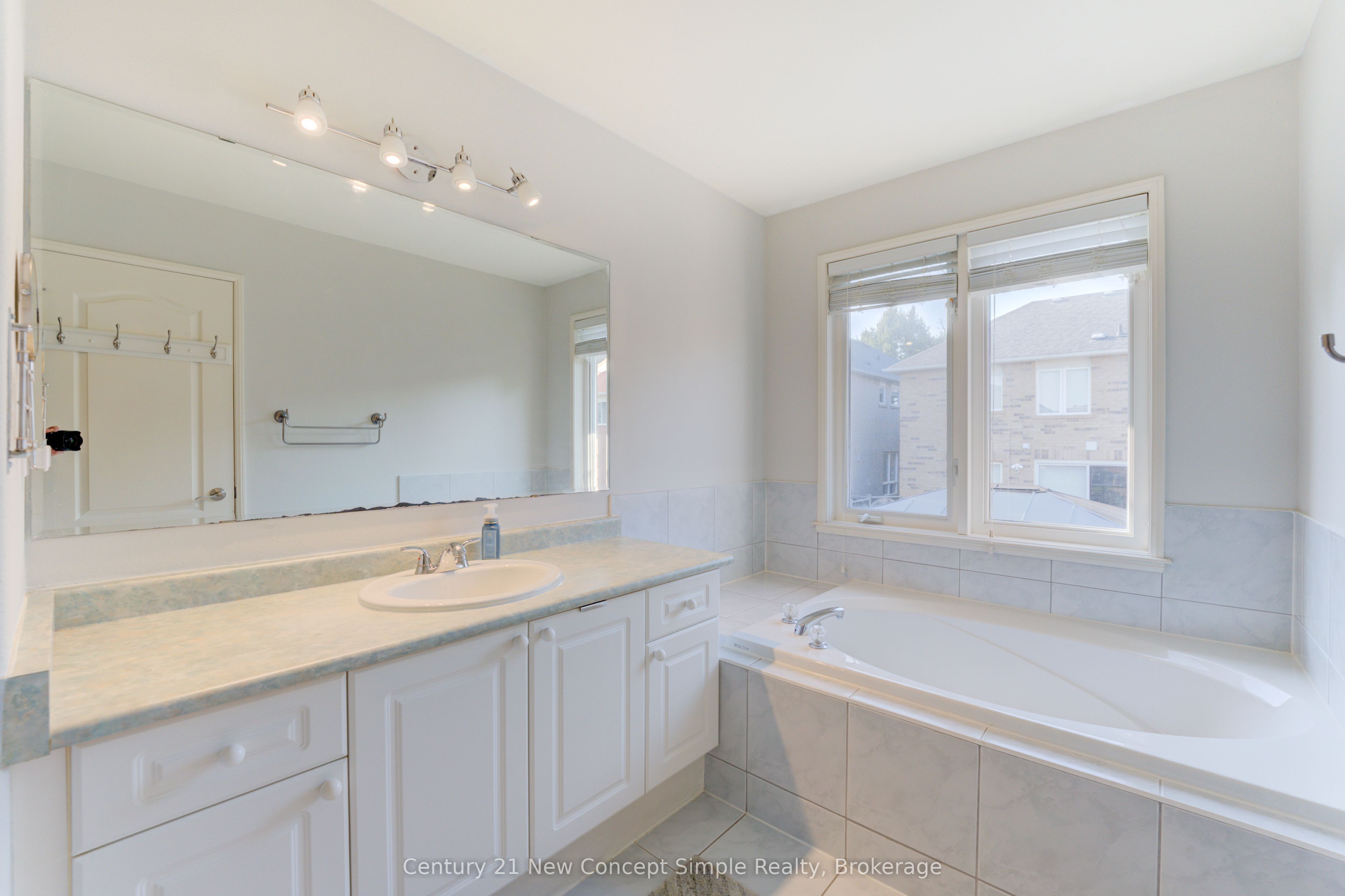 18 Castlemore Avenue Property Photo 18