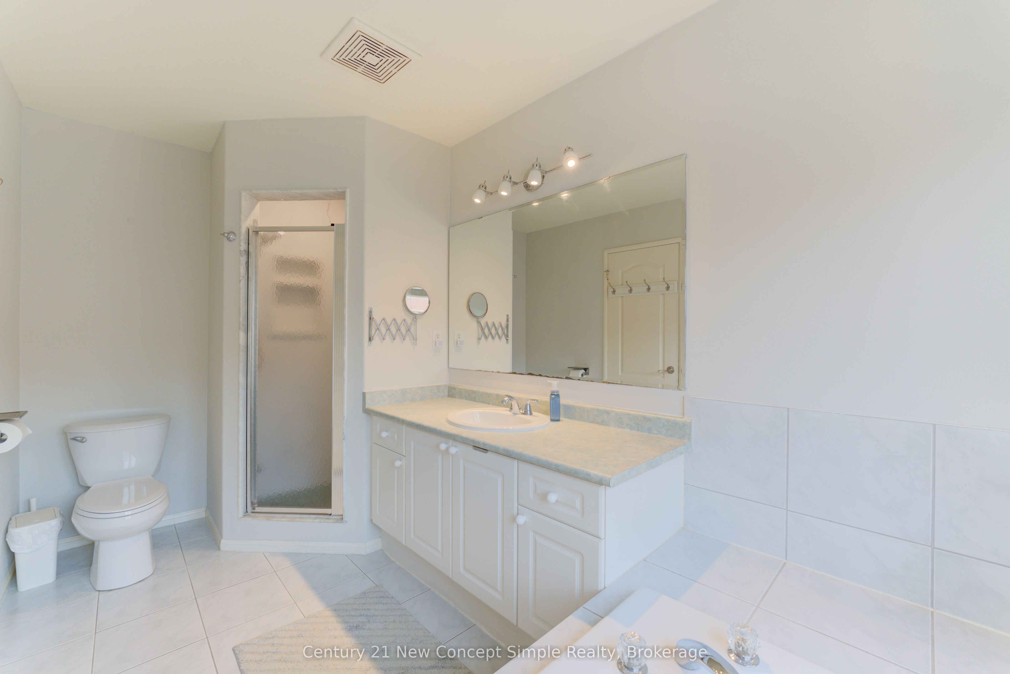 18 Castlemore Avenue Property Photo 19