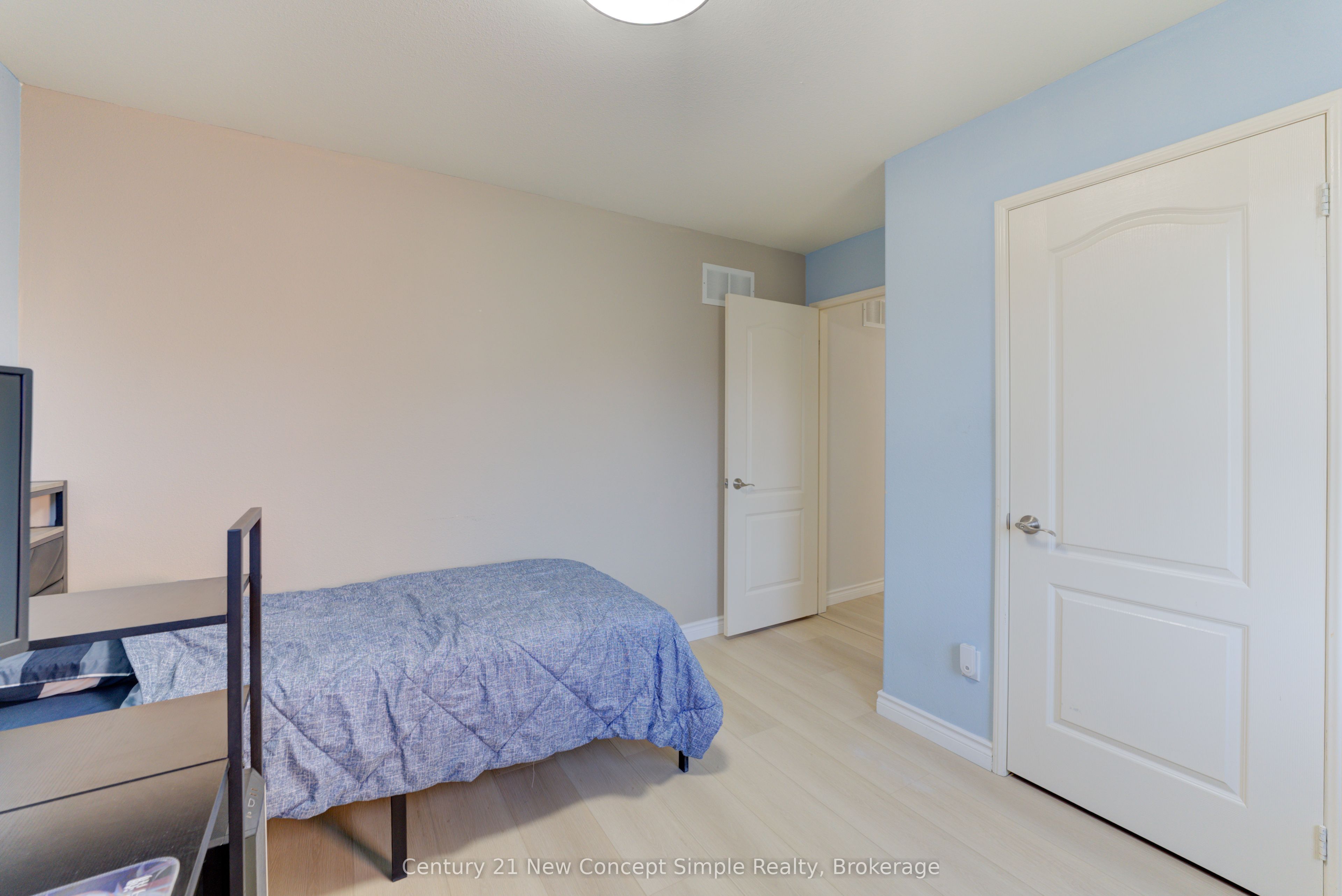 18 Castlemore Avenue Property Photo 22