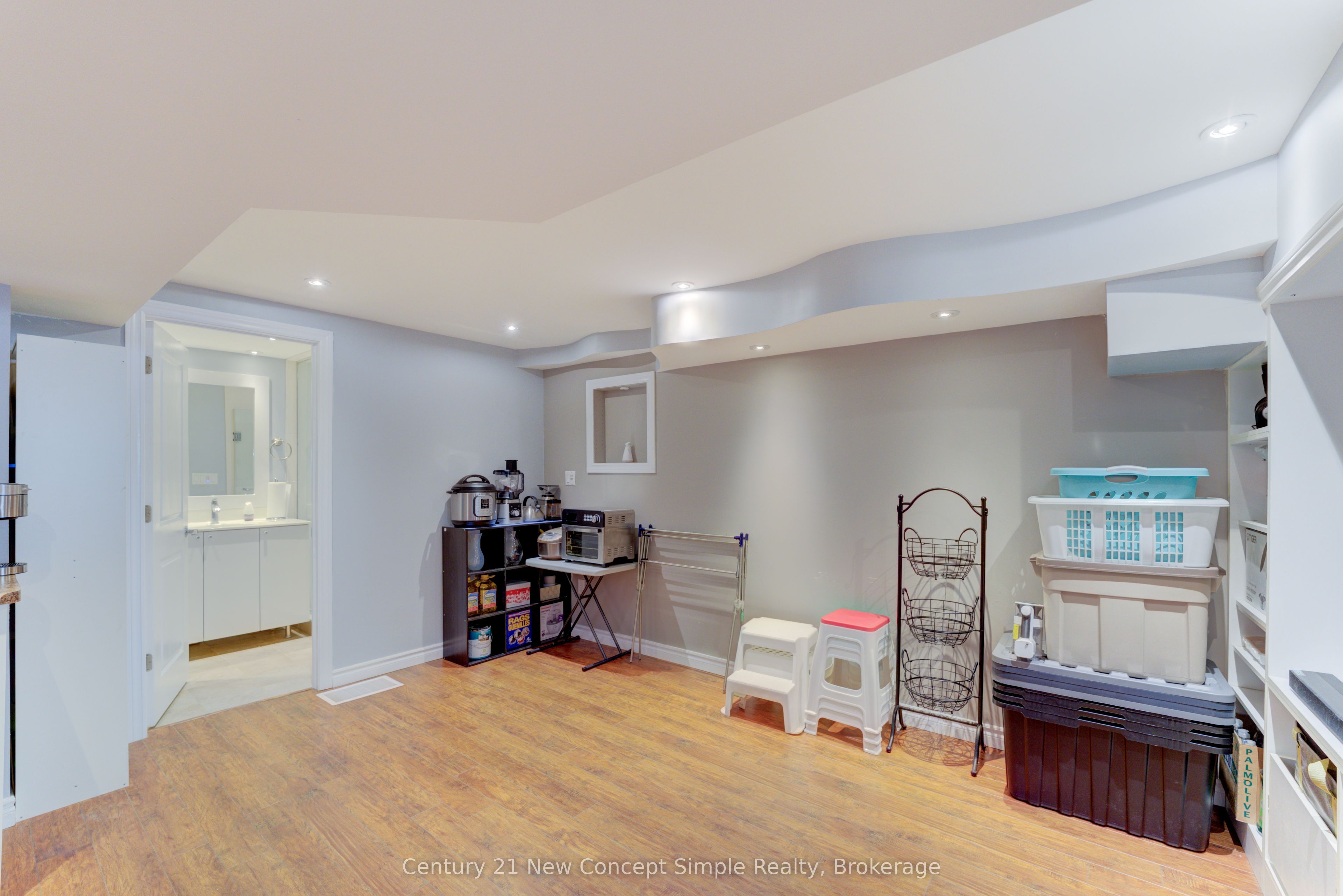 18 Castlemore Avenue Property Photo 26