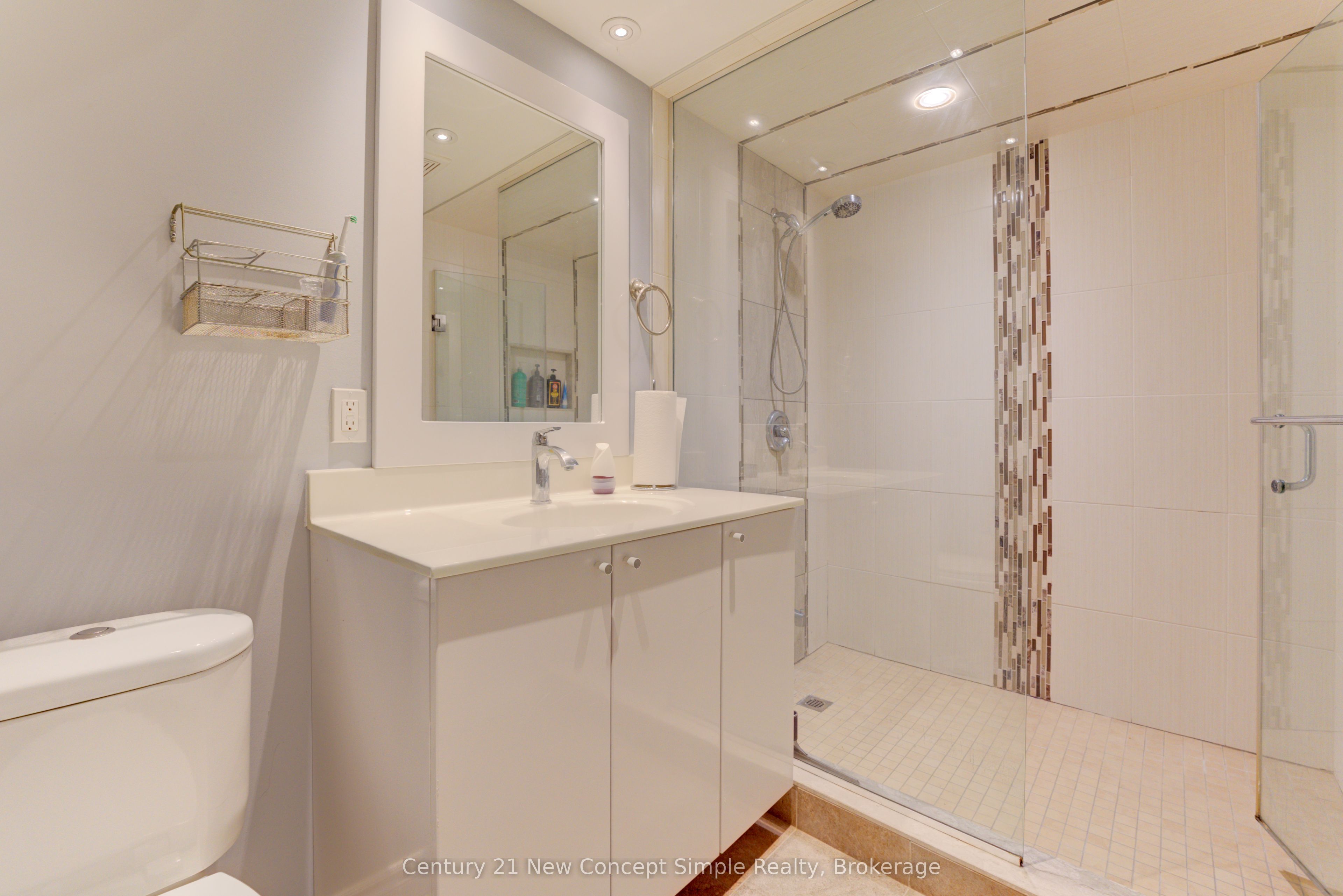 18 Castlemore Avenue Property Photo 30