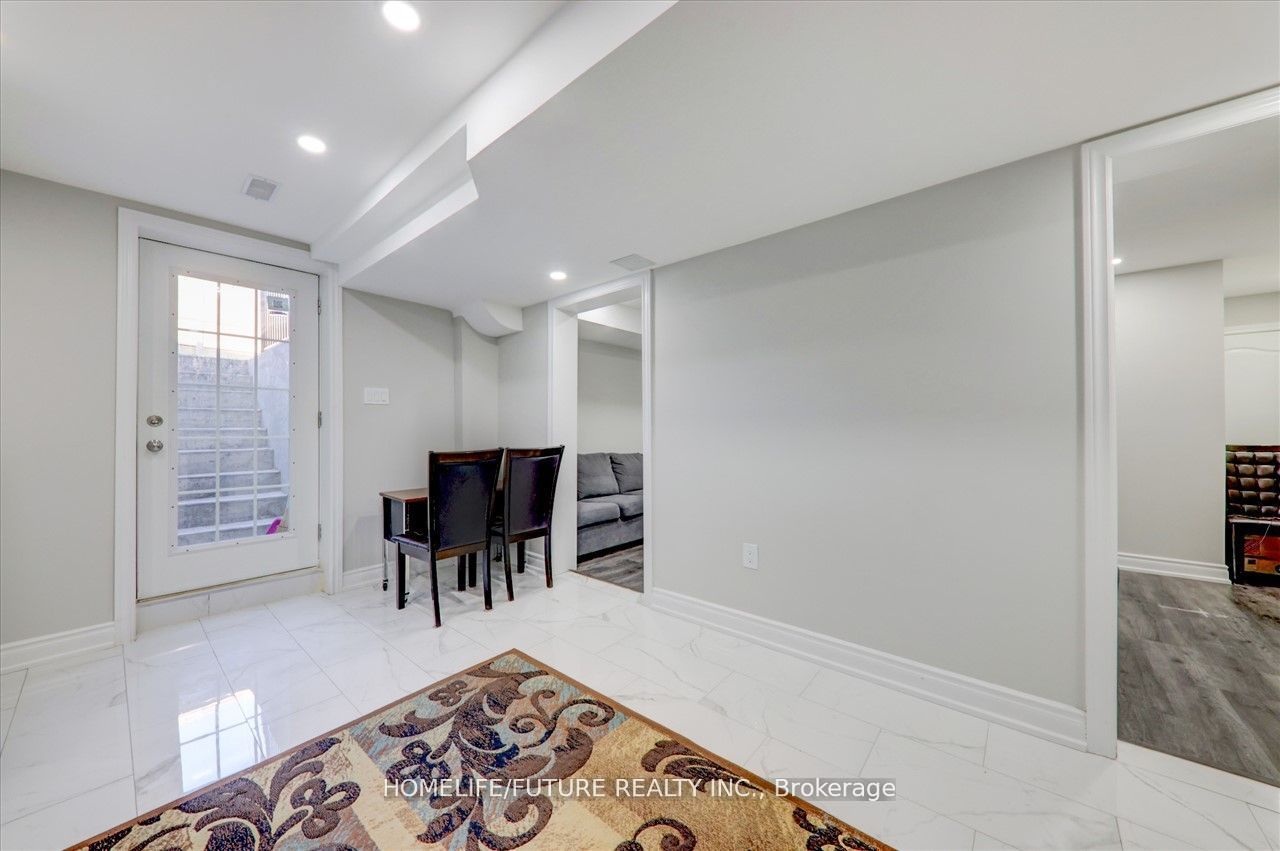939 Miller Park Avenue Bsmt Property Photo 6