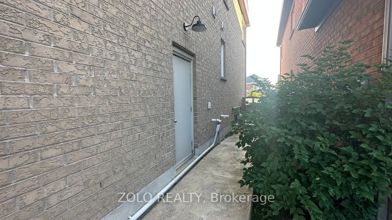 68 Milligan Street E Property Photo 7