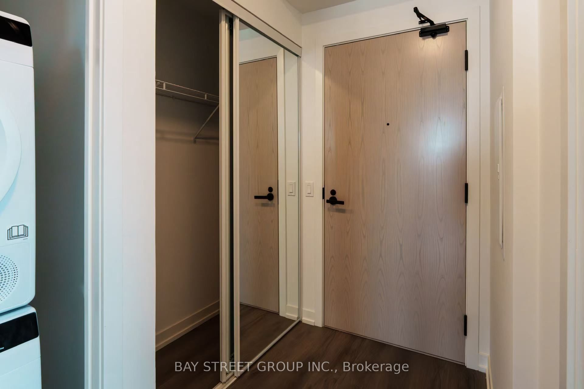 28 Interchange Way 1105 Property Photo 3
