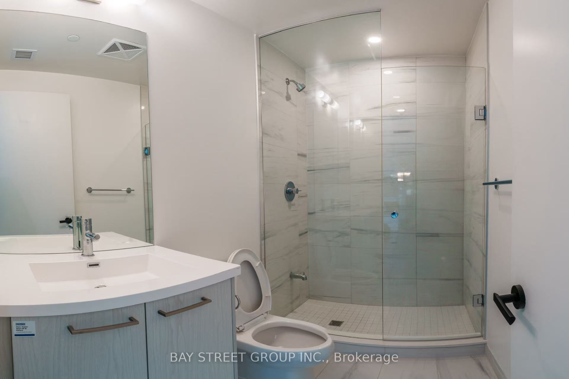 28 Interchange Way 1105 Property Photo 6