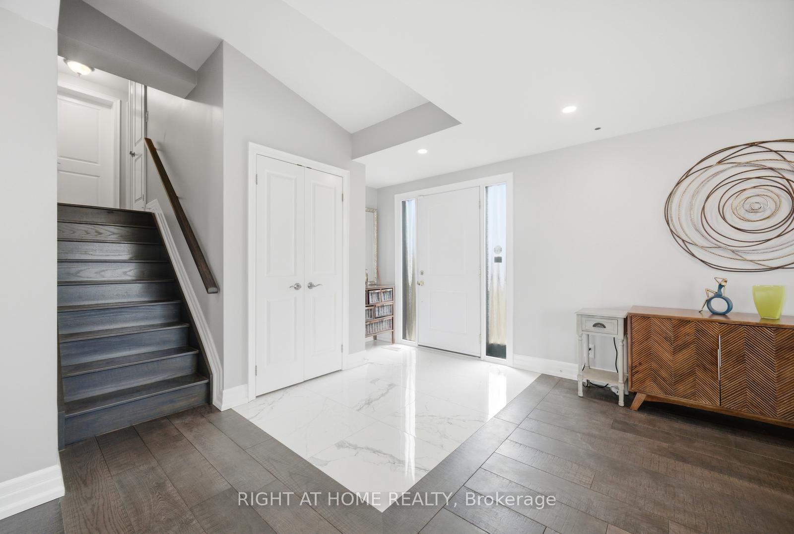 5885 7th Line Property Photo 6