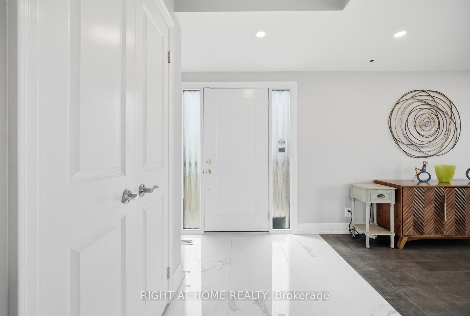 5885 7th Line Property Photo 7