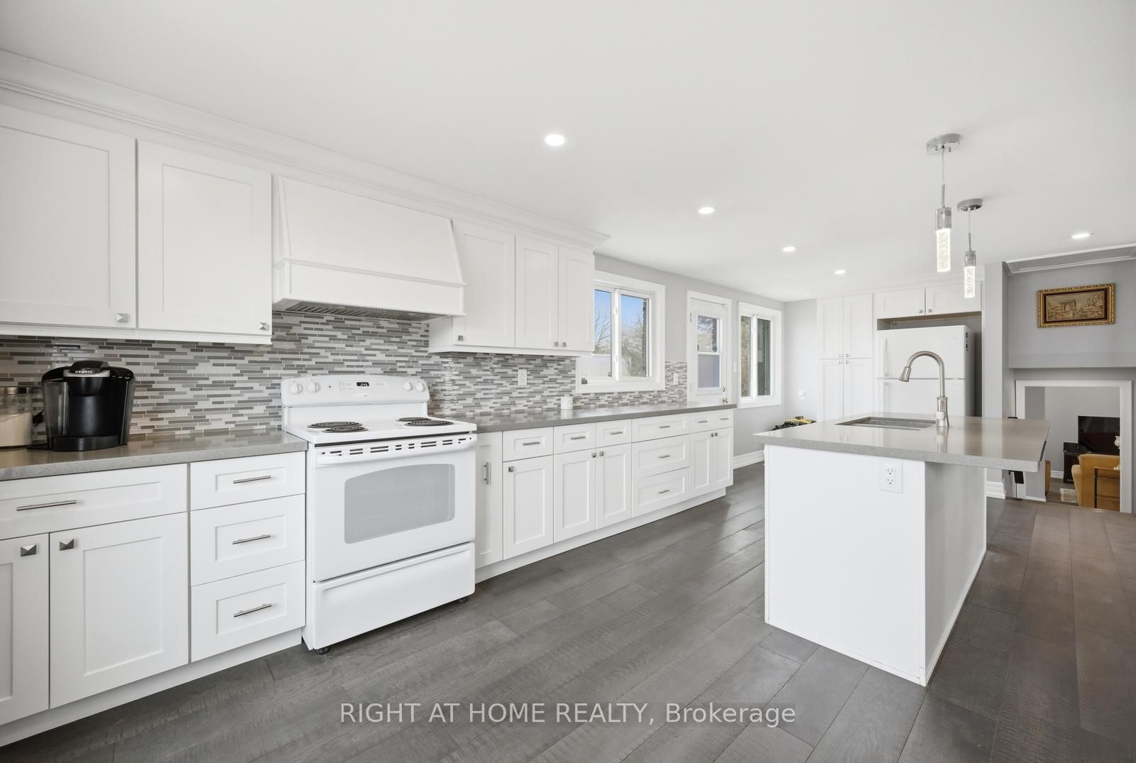 5885 7th Line Property Photo 11