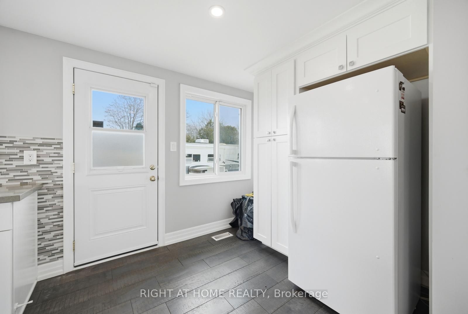 5885 7th Line Property Photo 12
