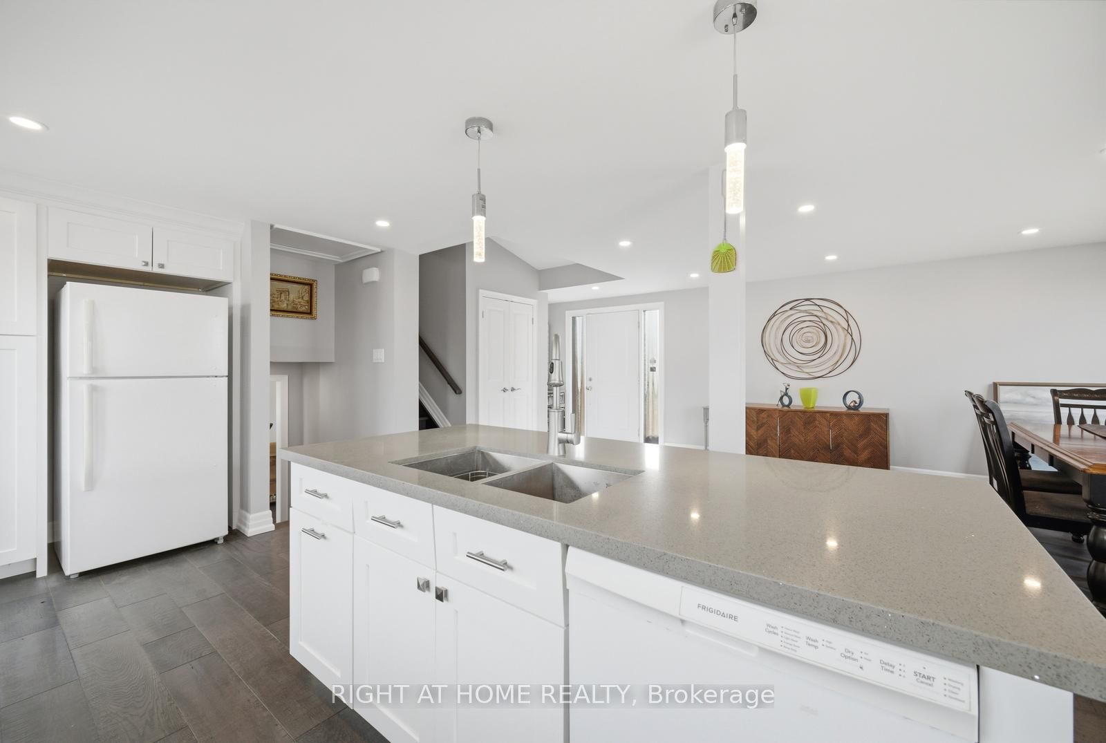 5885 7th Line Property Photo 14