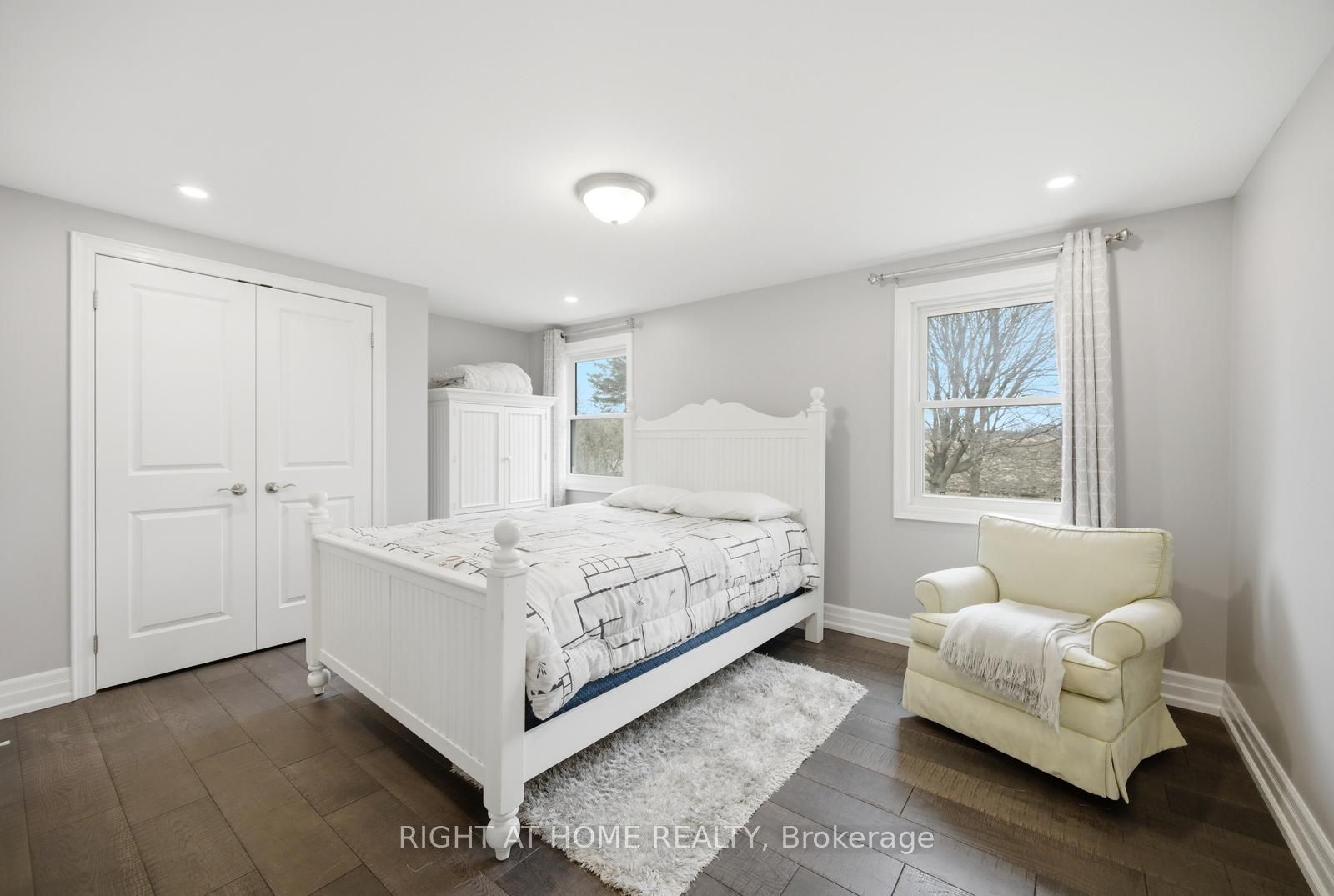 5885 7th Line Property Photo 22