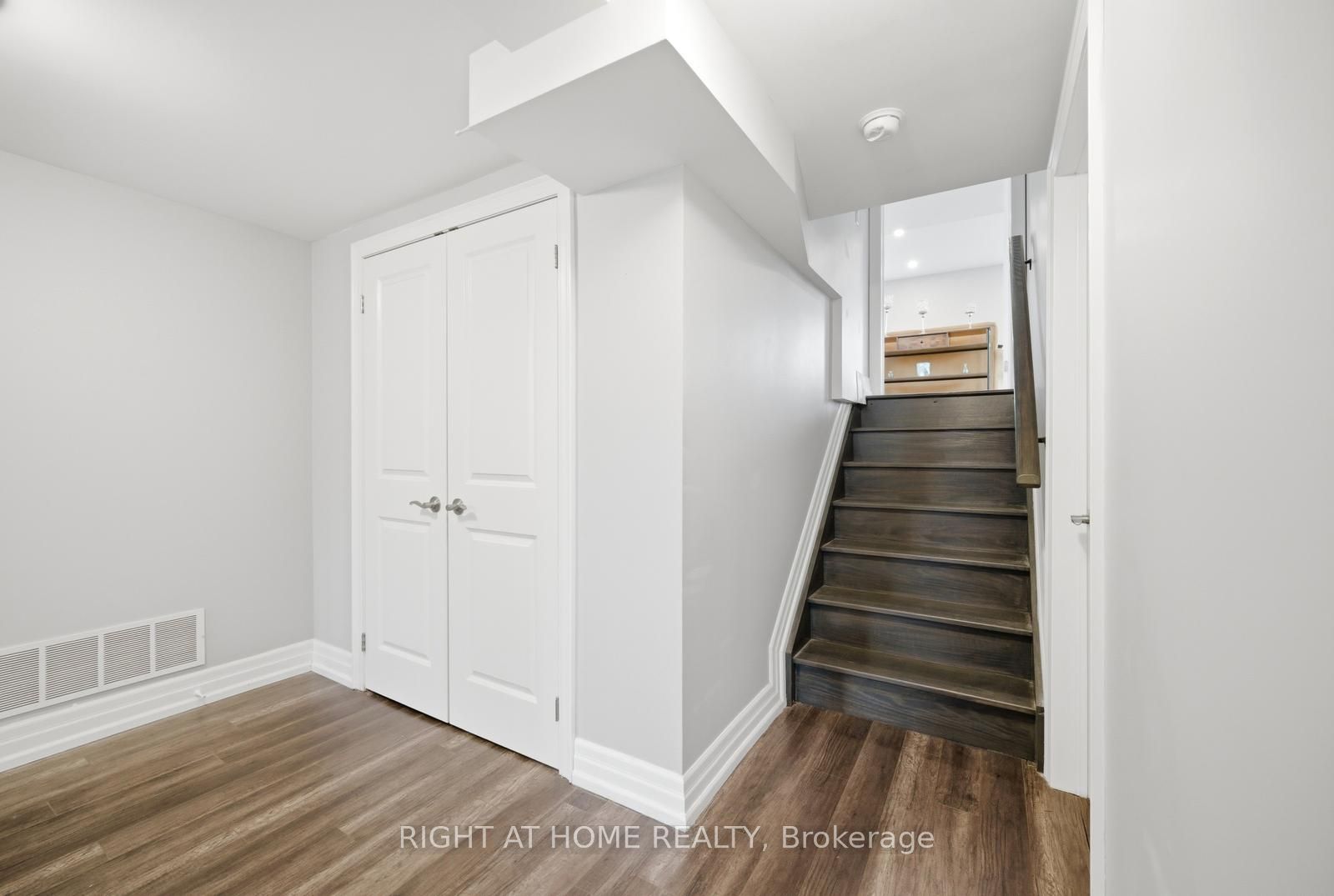 5885 7th Line Property Photo 29