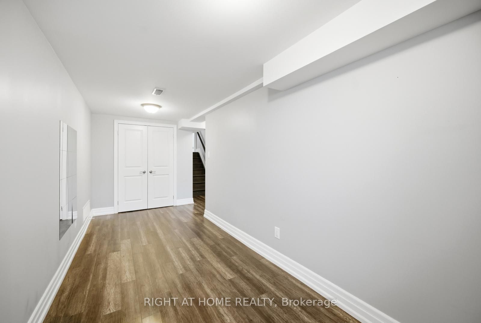5885 7th Line Property Photo 32