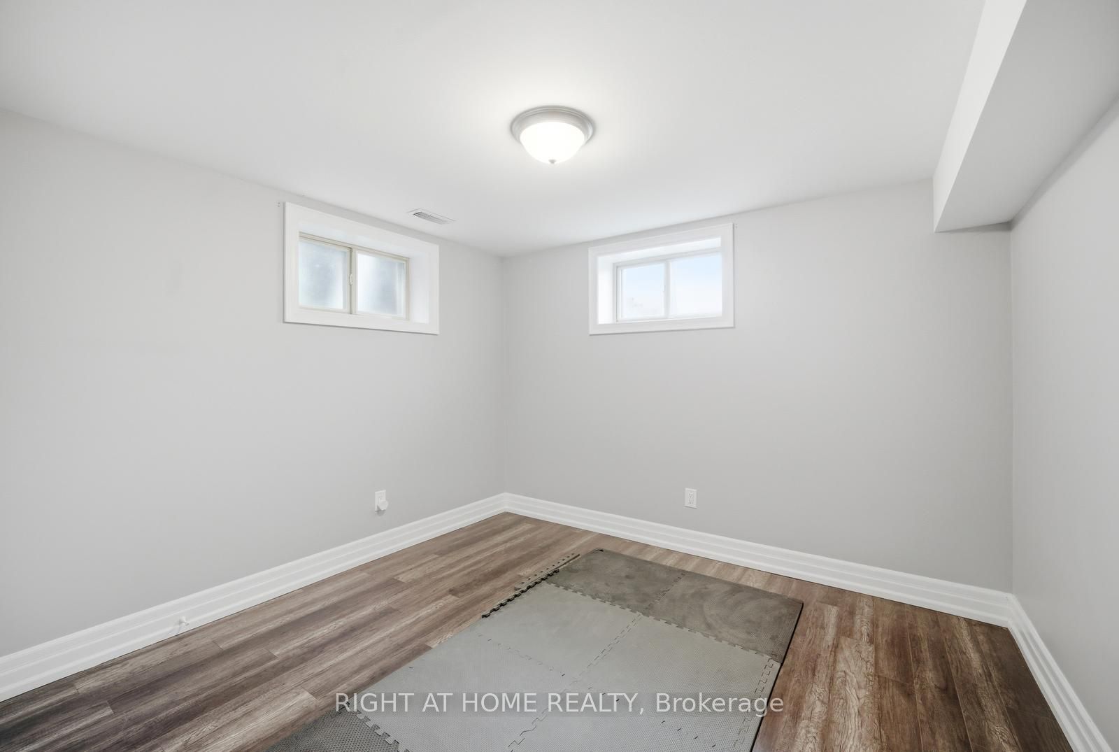 5885 7th Line Property Photo 33