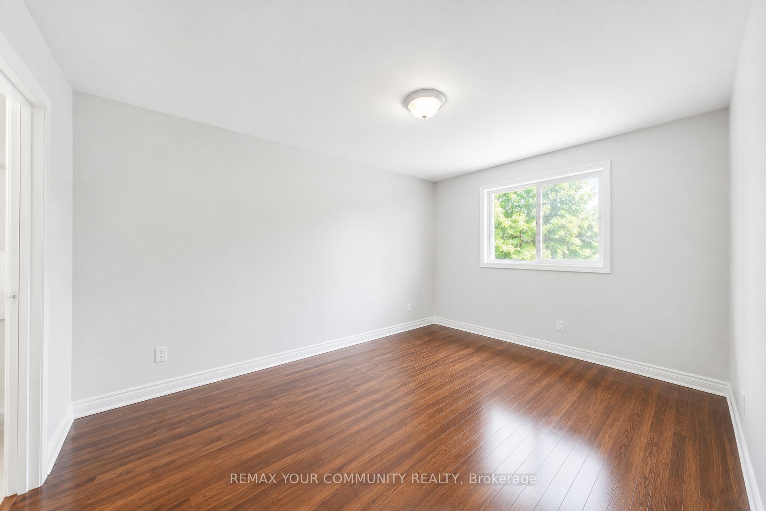 376 Agar Avenue Upper Property Photo 7
