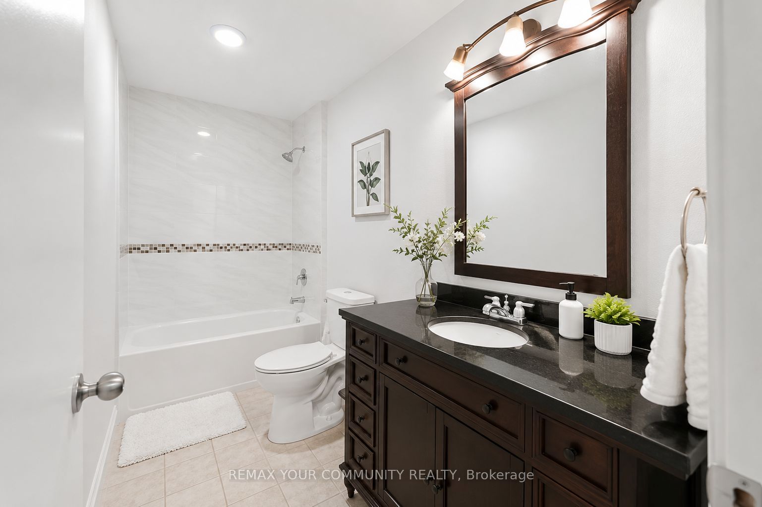 376 Agar Avenue Upper Property Photo 8