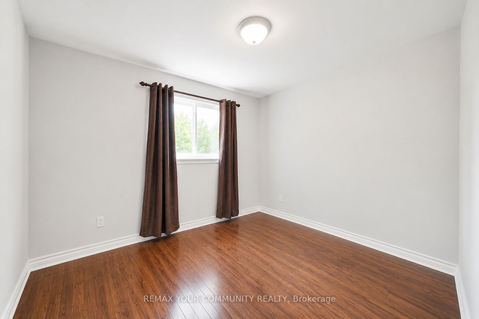 376 Agar Avenue Upper Property Photo 9
