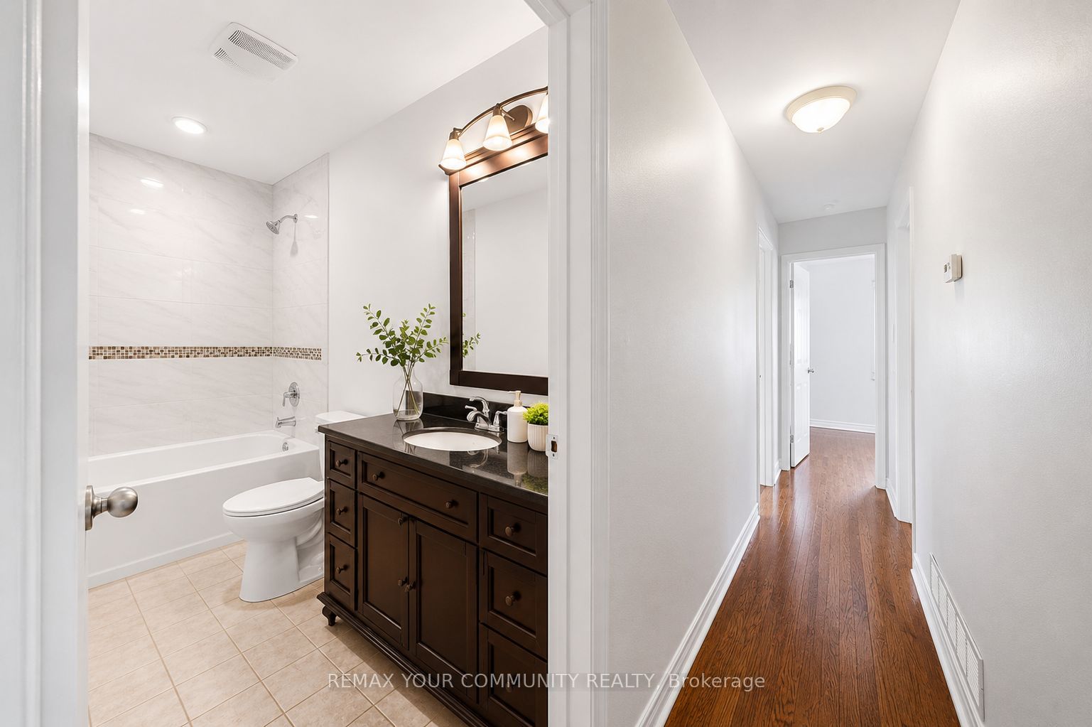 376 Agar Avenue Upper Property Photo 10