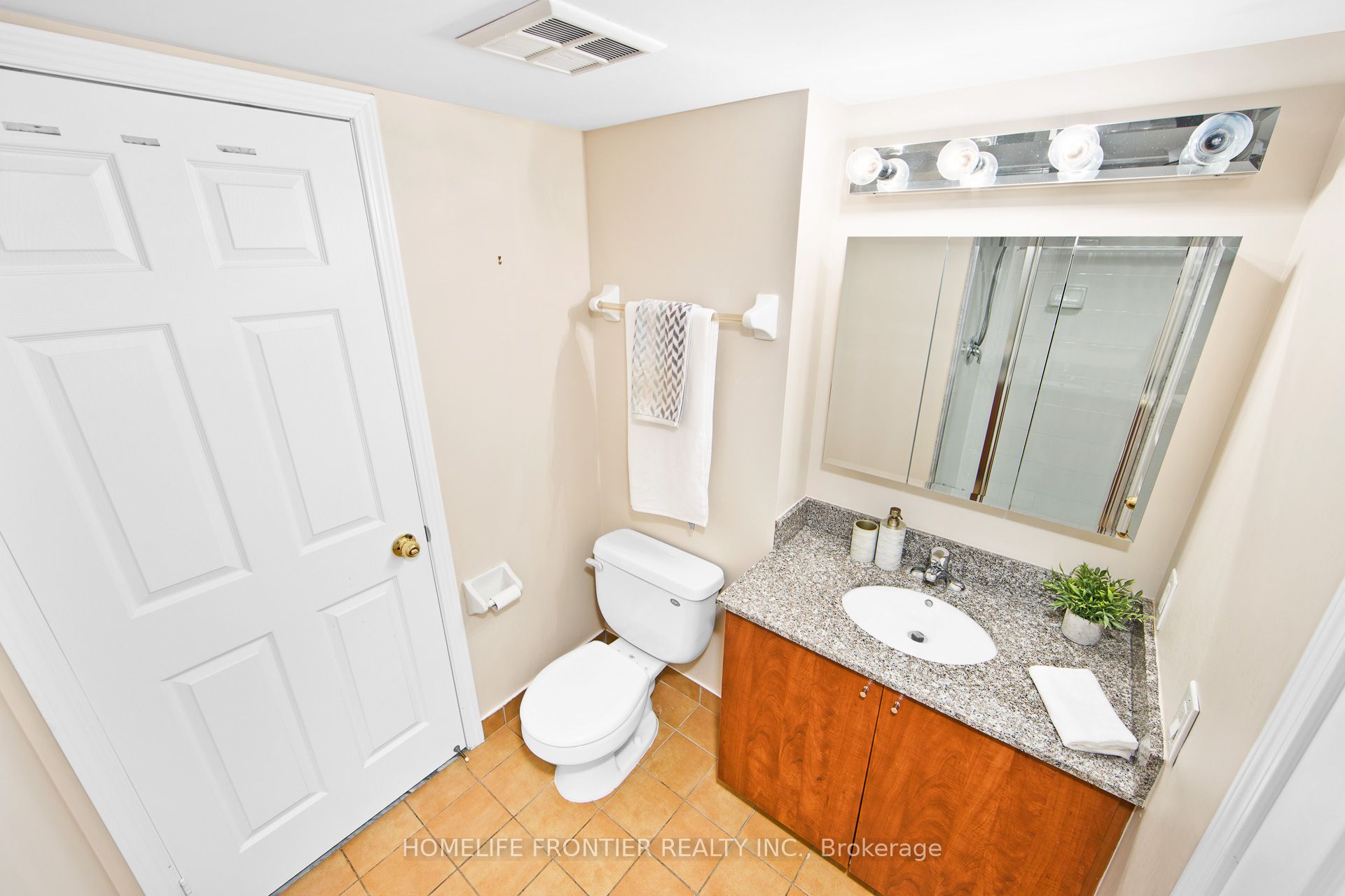 185 Oneida Crescent 1117 Property Photo 17
