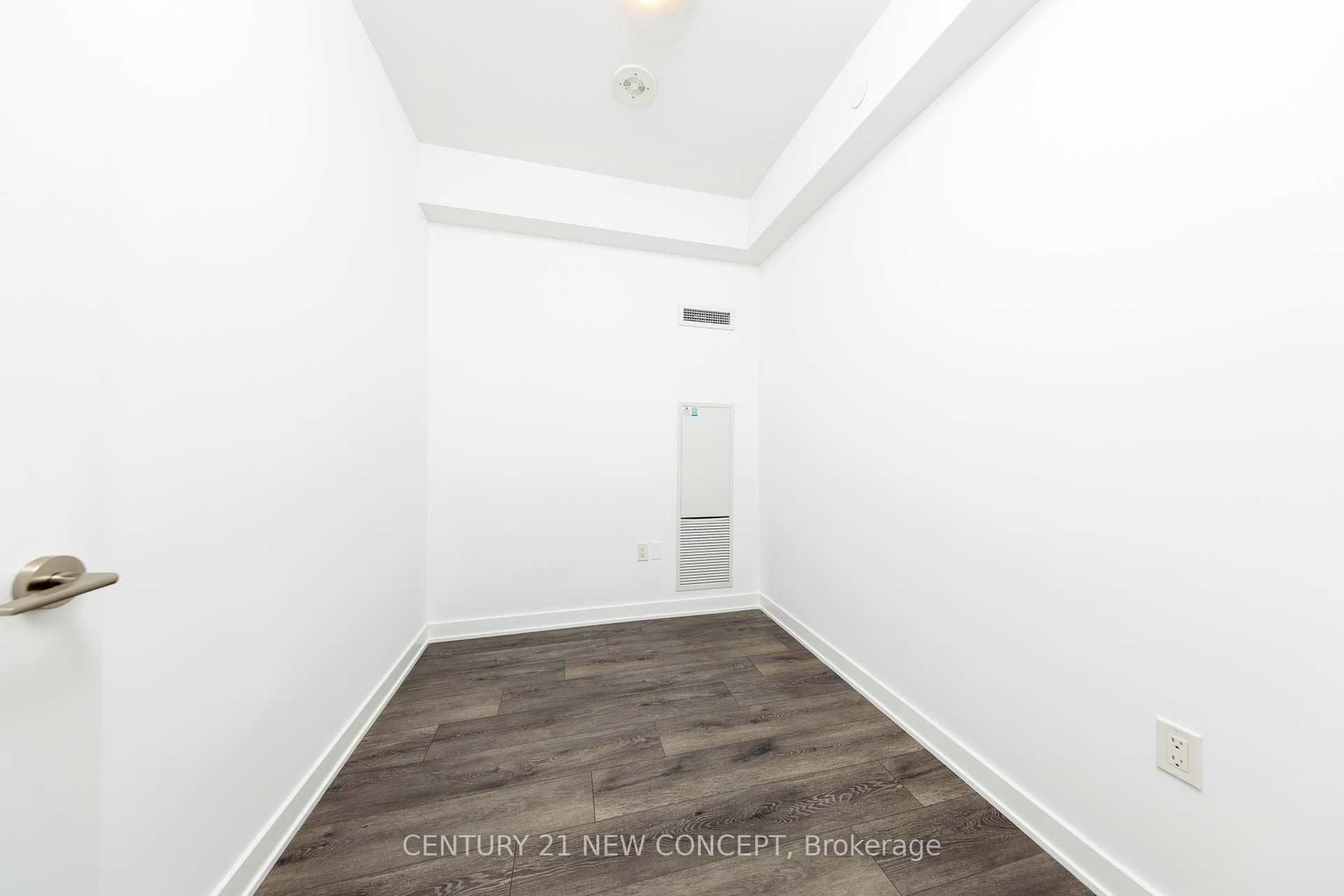 105 Oneida Crescent 1403 Property Photo 8