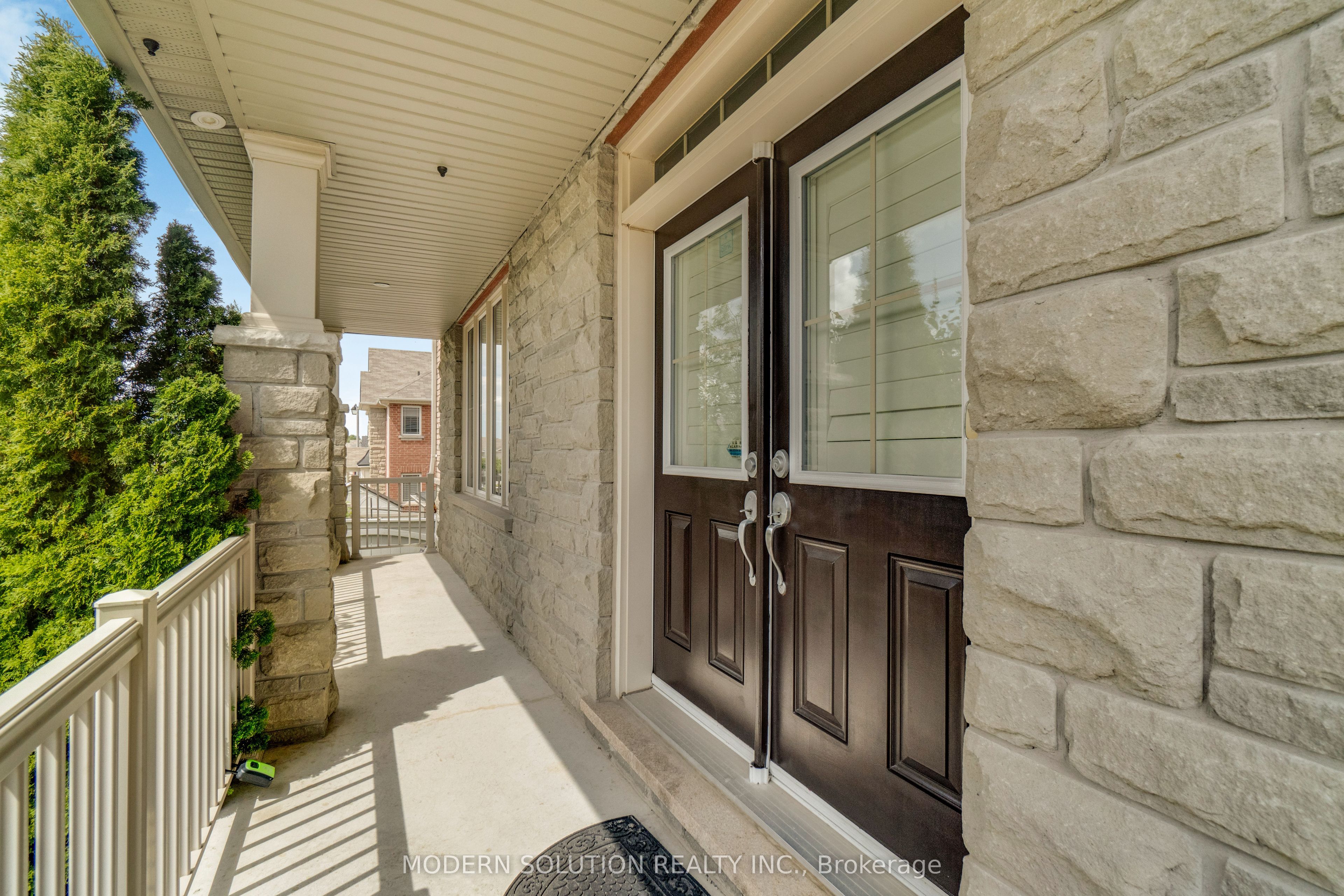 4 Overhold Crescent Property Photo 1