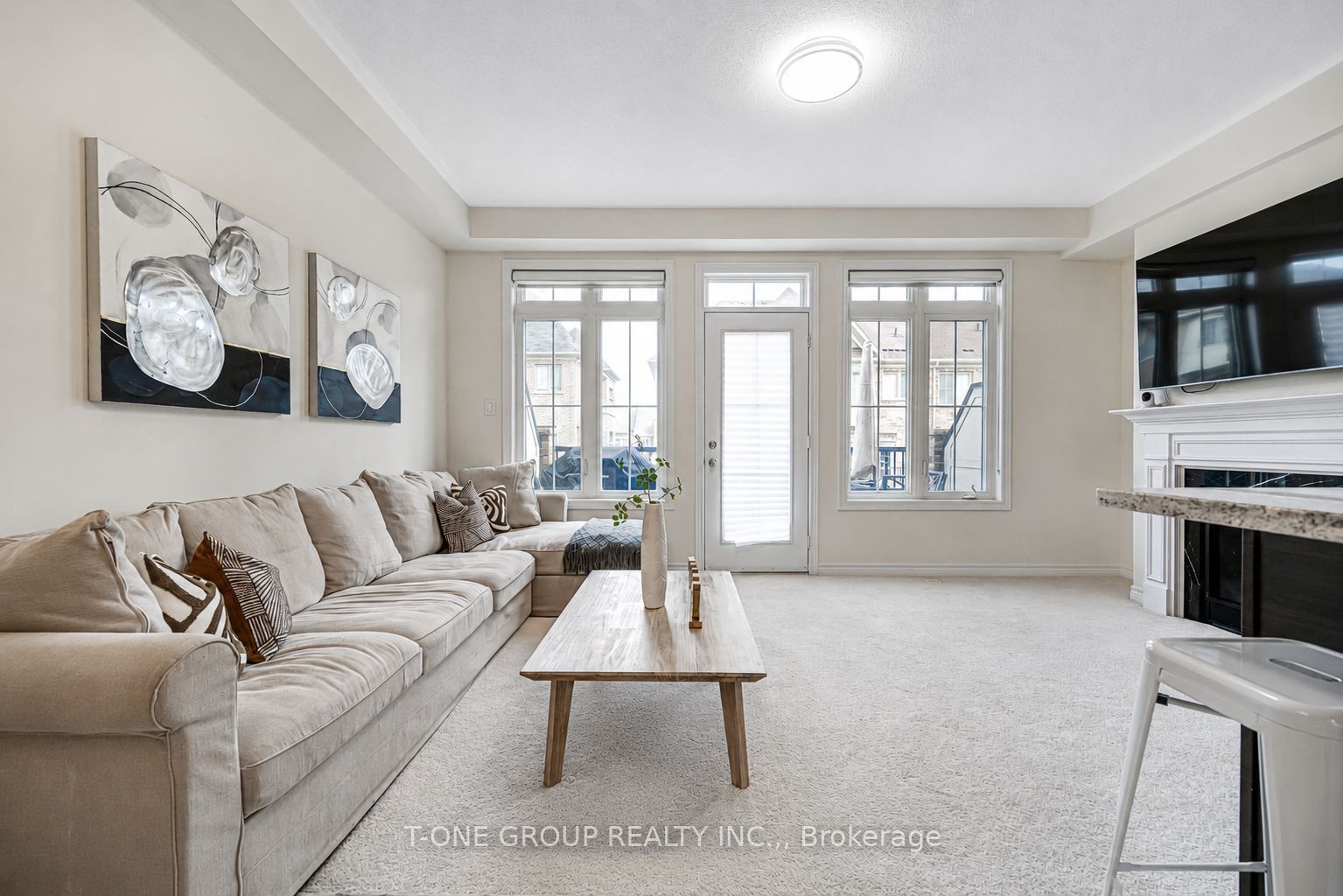 27 Sharbot Lane Property Photo 6