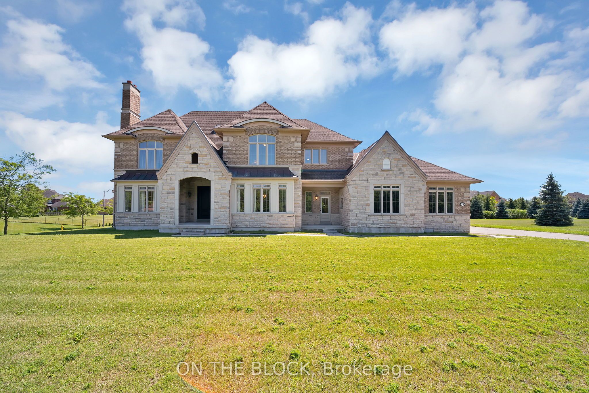 24 Whitewood Drive Property Photo 1