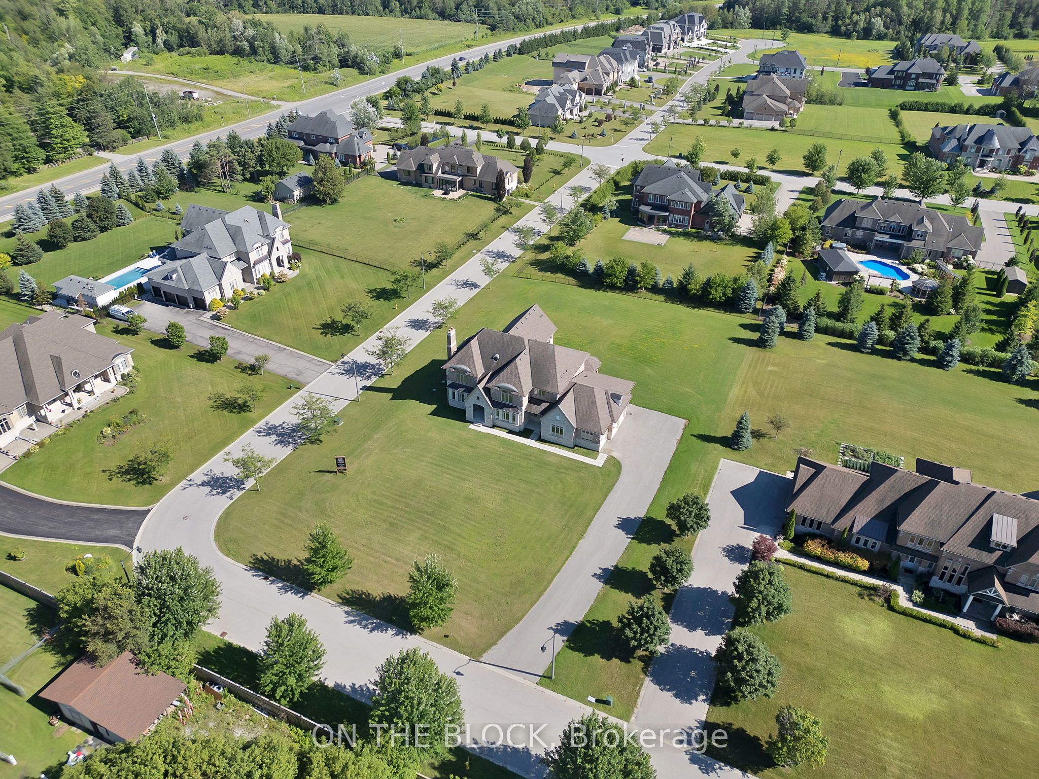 24 Whitewood Drive Property Photo 2