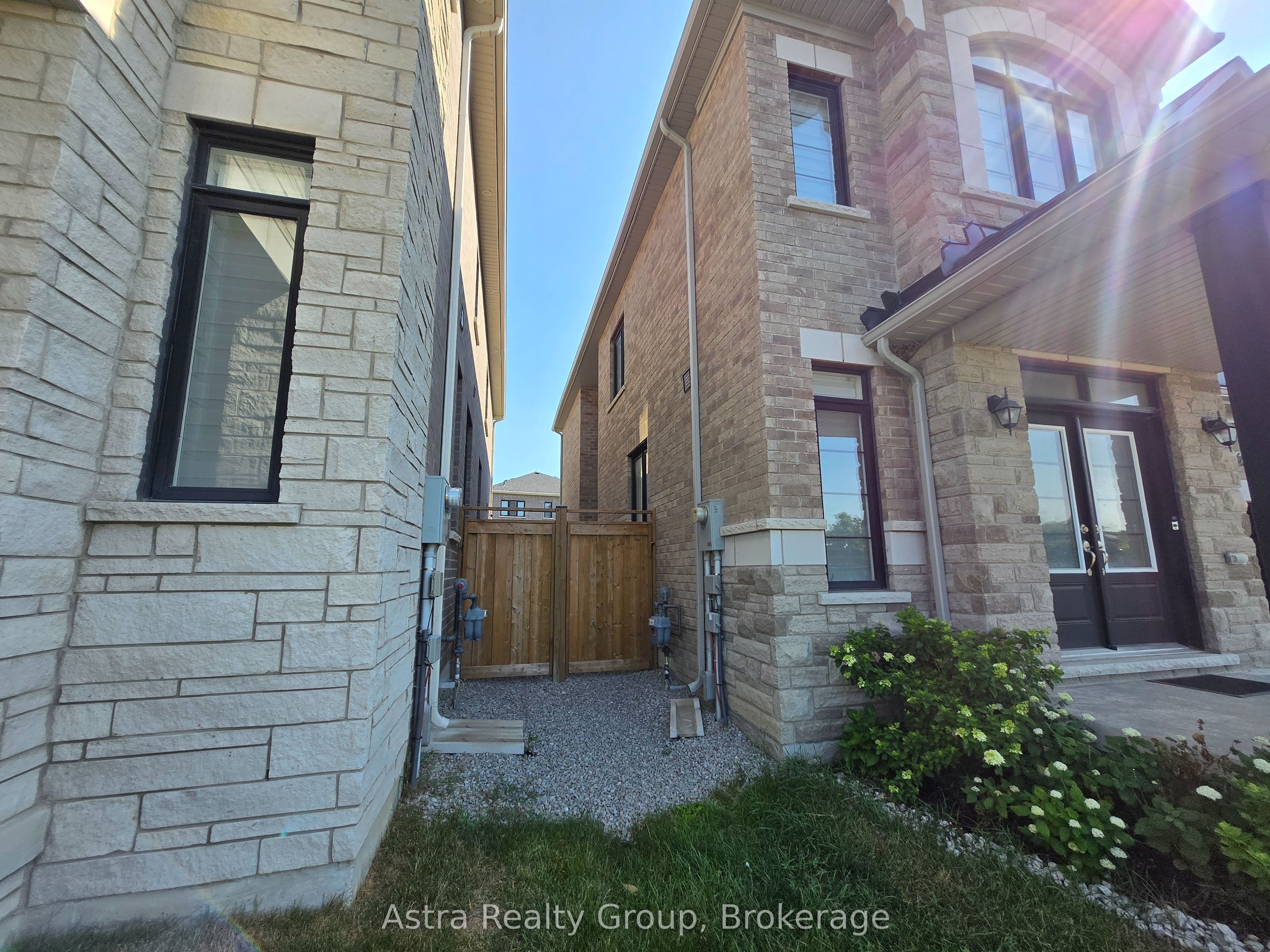 105 Coldwell Bay Circle Property Photo 3