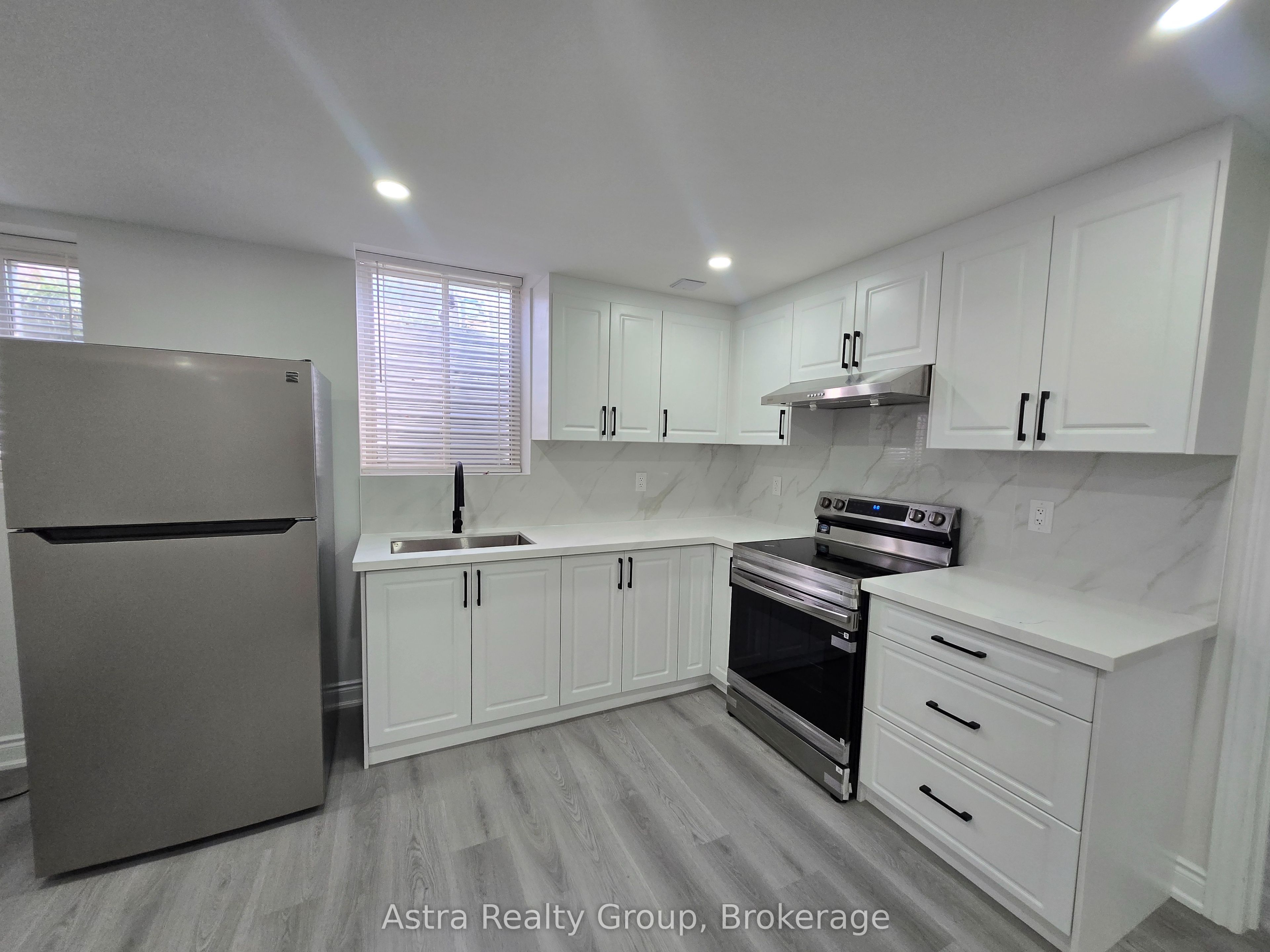 105 Coldwell Bay Circle Property Photo 4