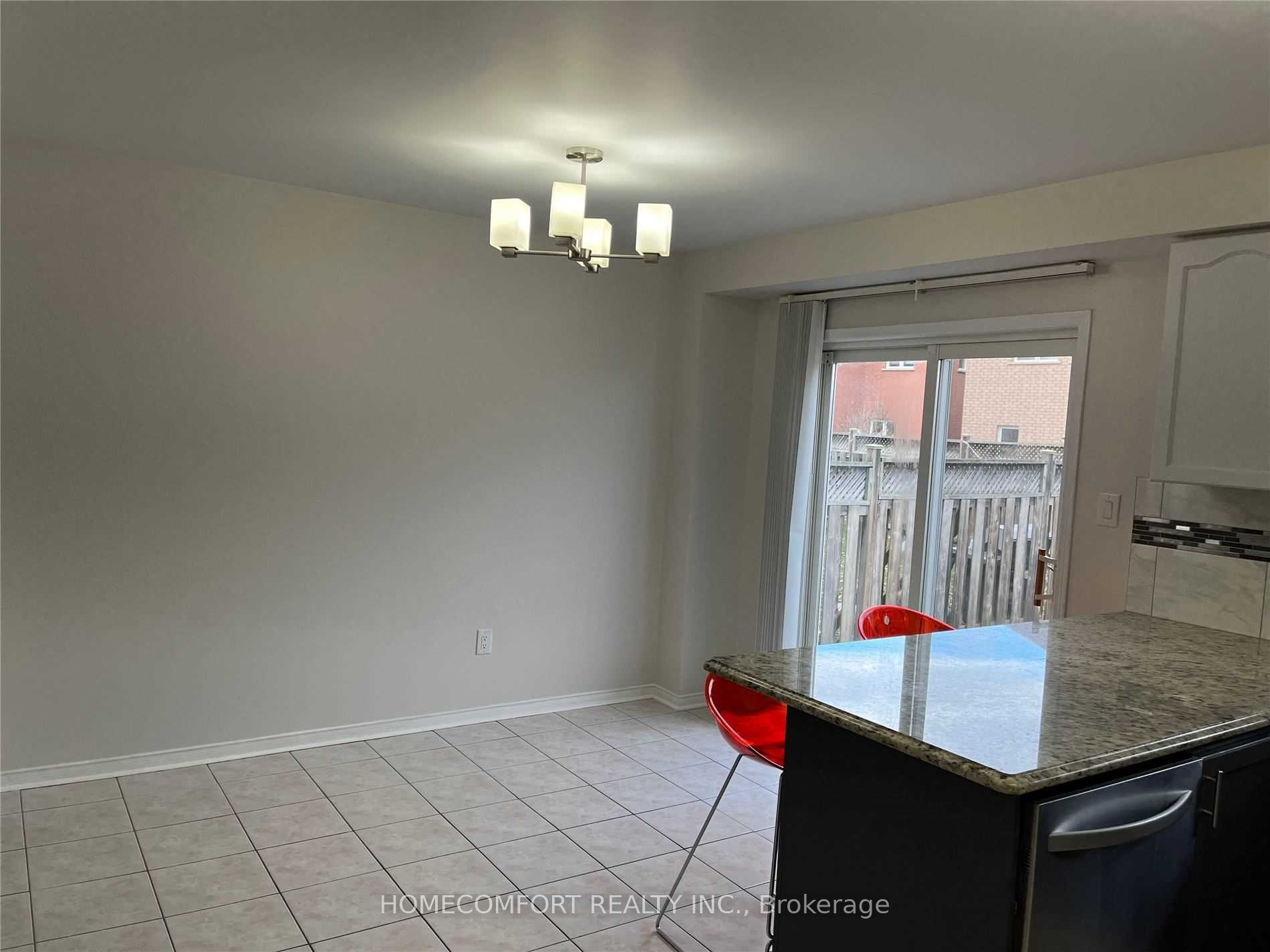 95 Ferncliffe Crescent Property Photo 5