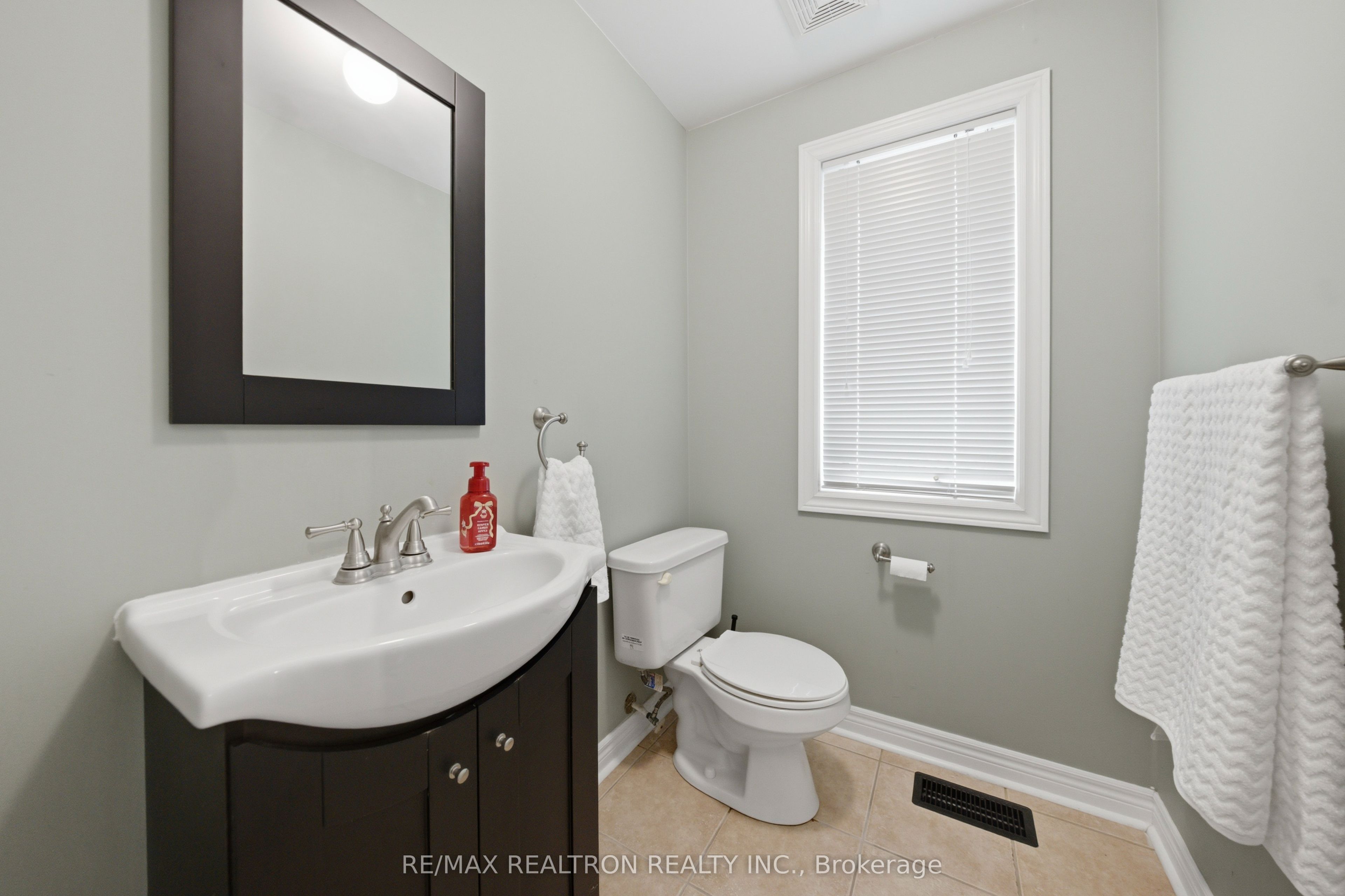 12 Cozens Drive Property Photo 9