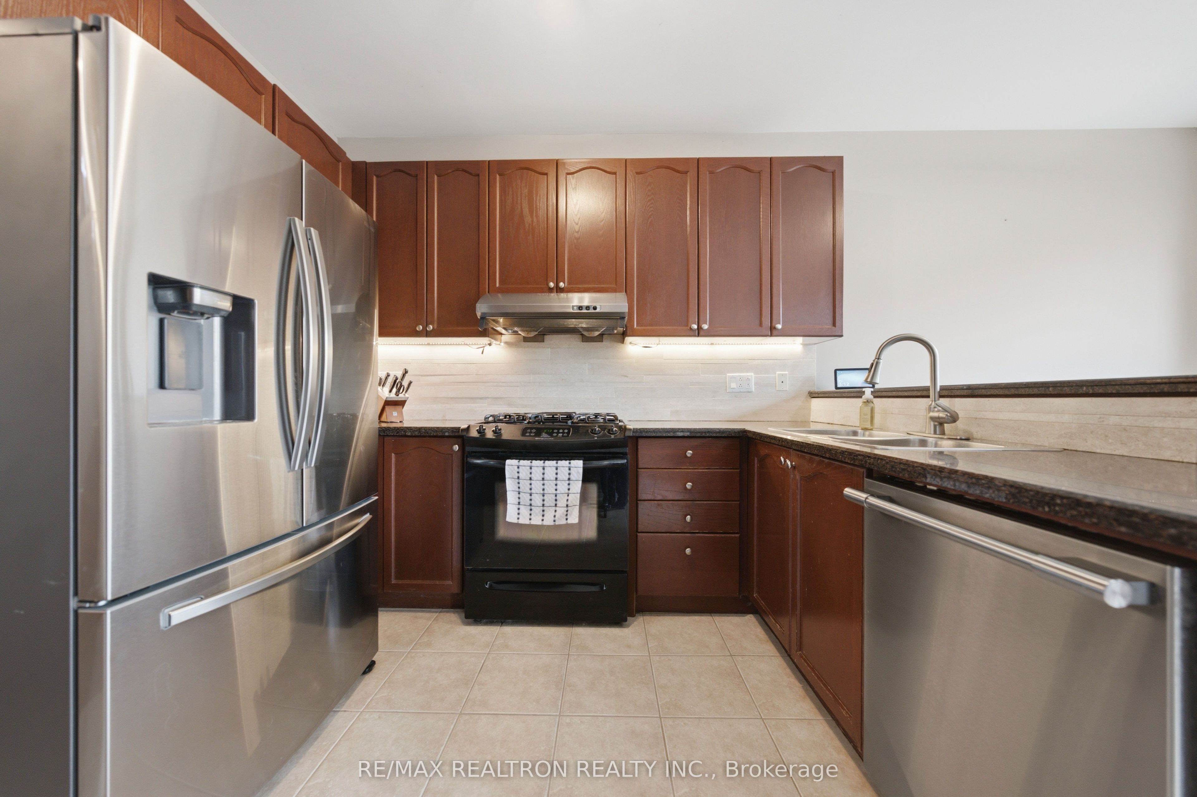 12 Cozens Drive Property Photo 14