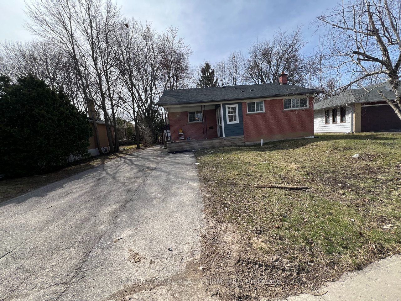 73 Murray Drive Main- Half Property Photo 27