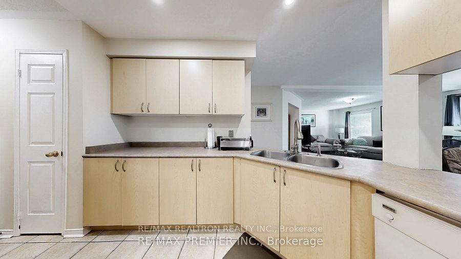 215 Drummond Drive Property Photo 10
