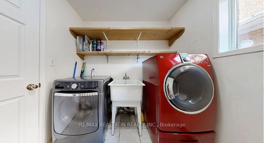 215 Drummond Drive Property Photo 12