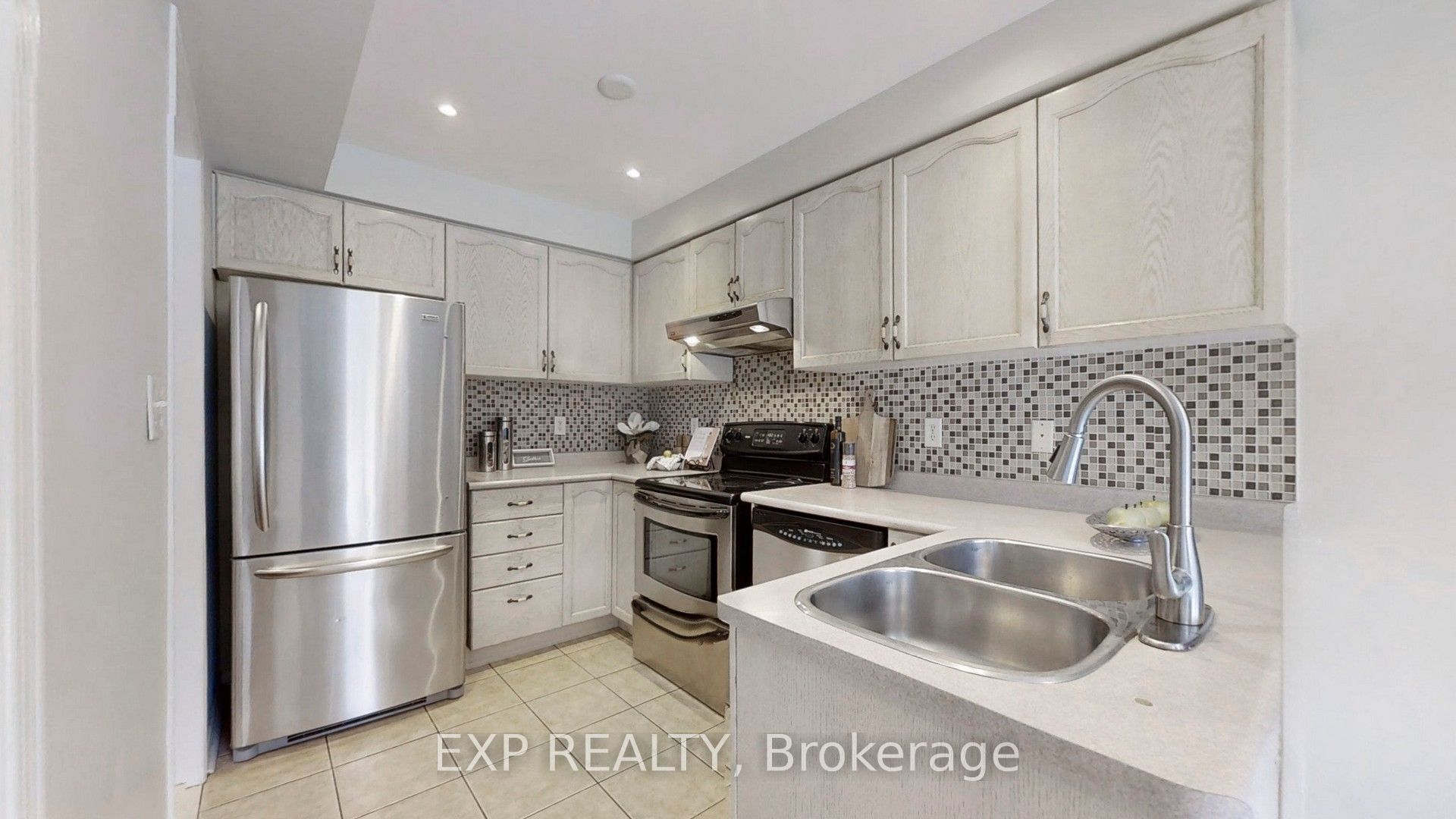 8 Hacienda Drive Property Photo 7