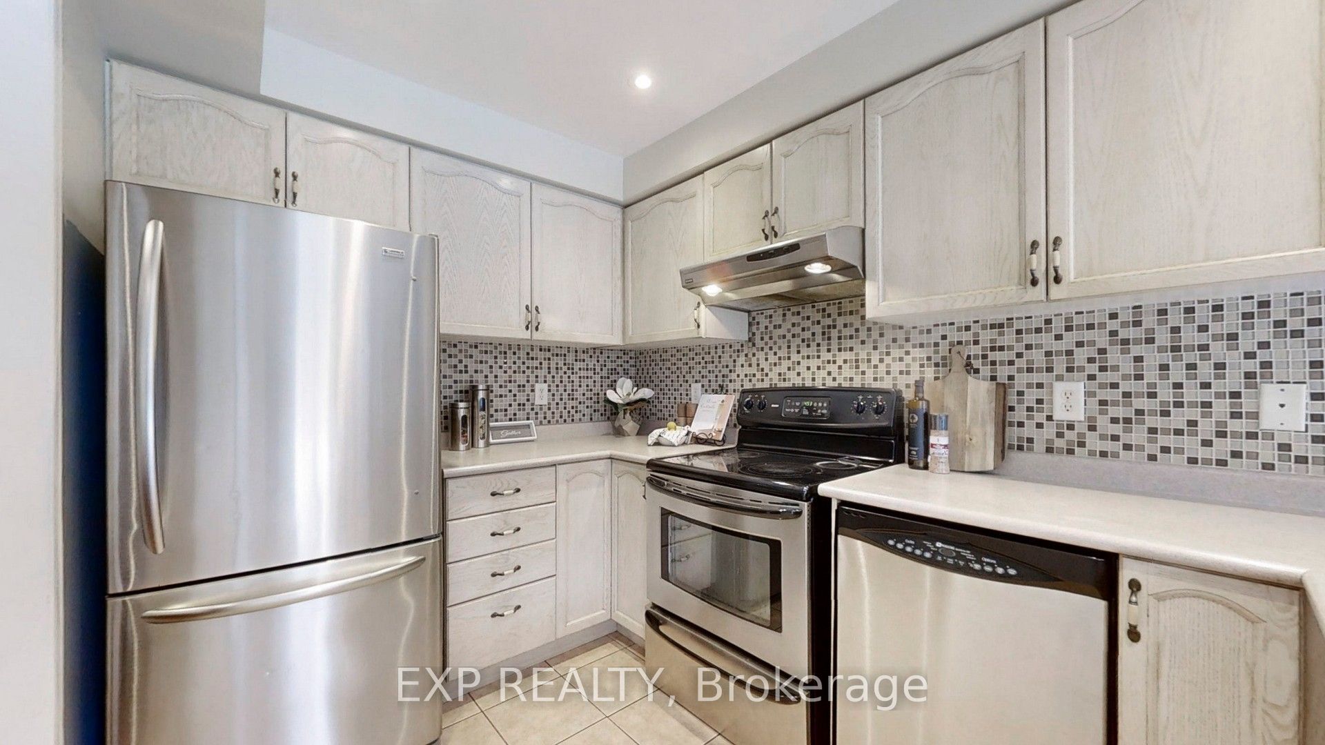 8 Hacienda Drive Property Photo 8