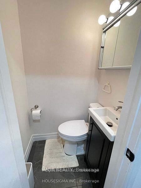 46 Seaton Drive W Property Photo 6