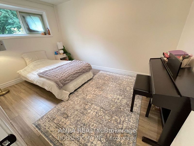 46 Seaton Drive W Property Photo 8