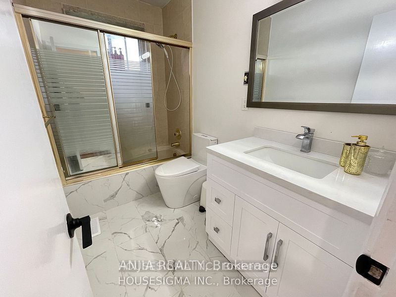 46 Seaton Drive W Property Photo 10