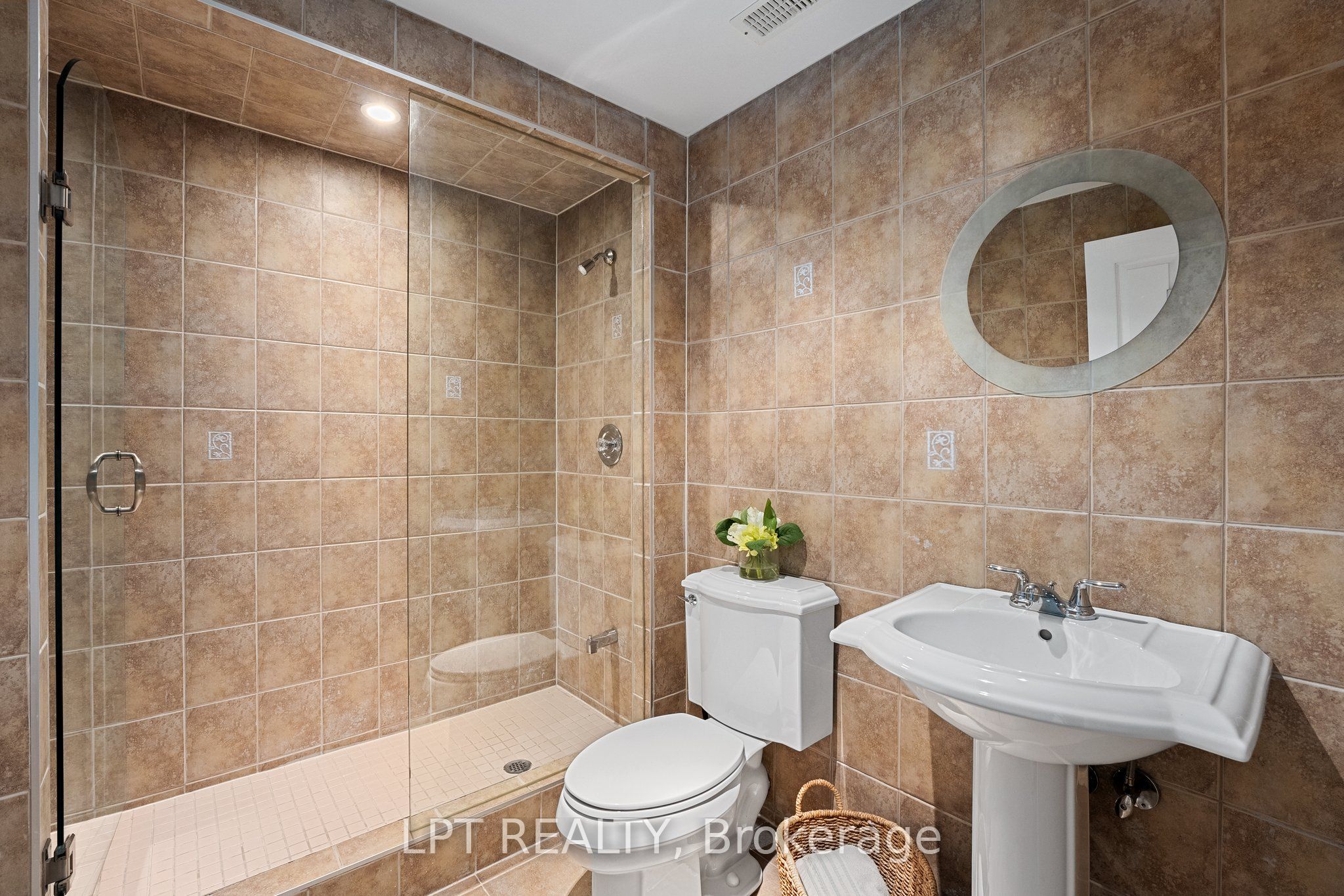112 Tyler Street Property Photo 44