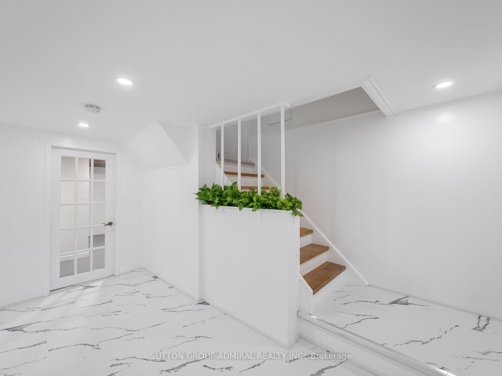 261 Carol Avenue Property Photo 25