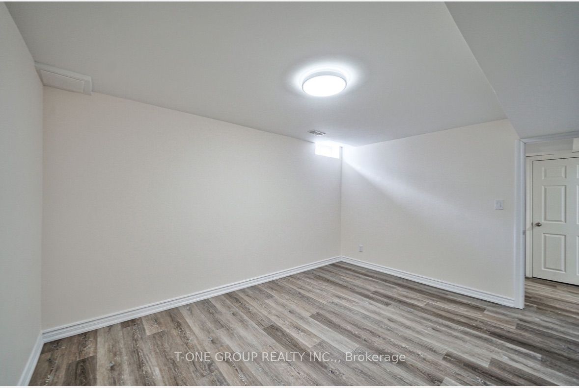 5 Hammersly Boulevard Bsmt Property Photo 9