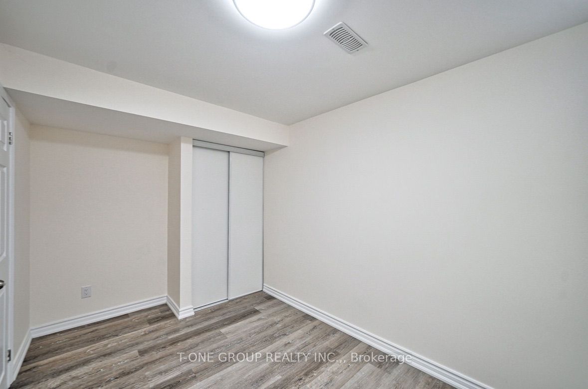 5 Hammersly Boulevard Bsmt Property Photo 10