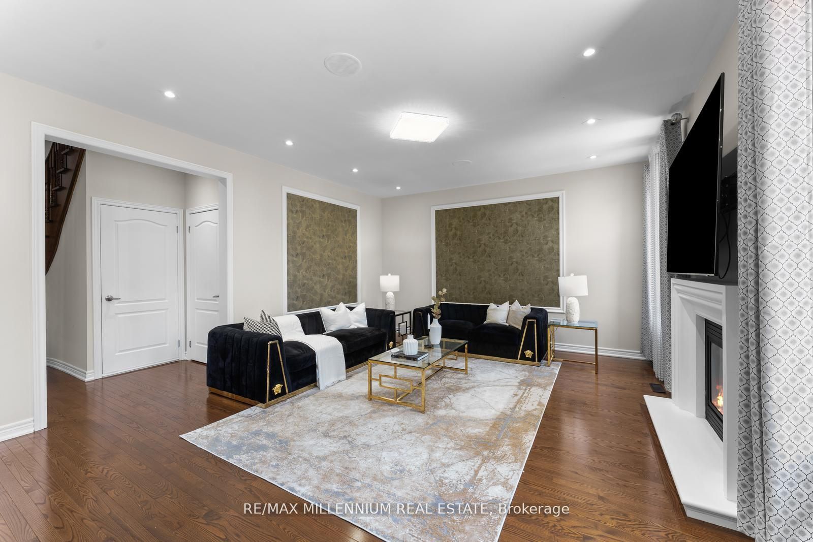 433 Mavrinac Boulevard Property Photo 2