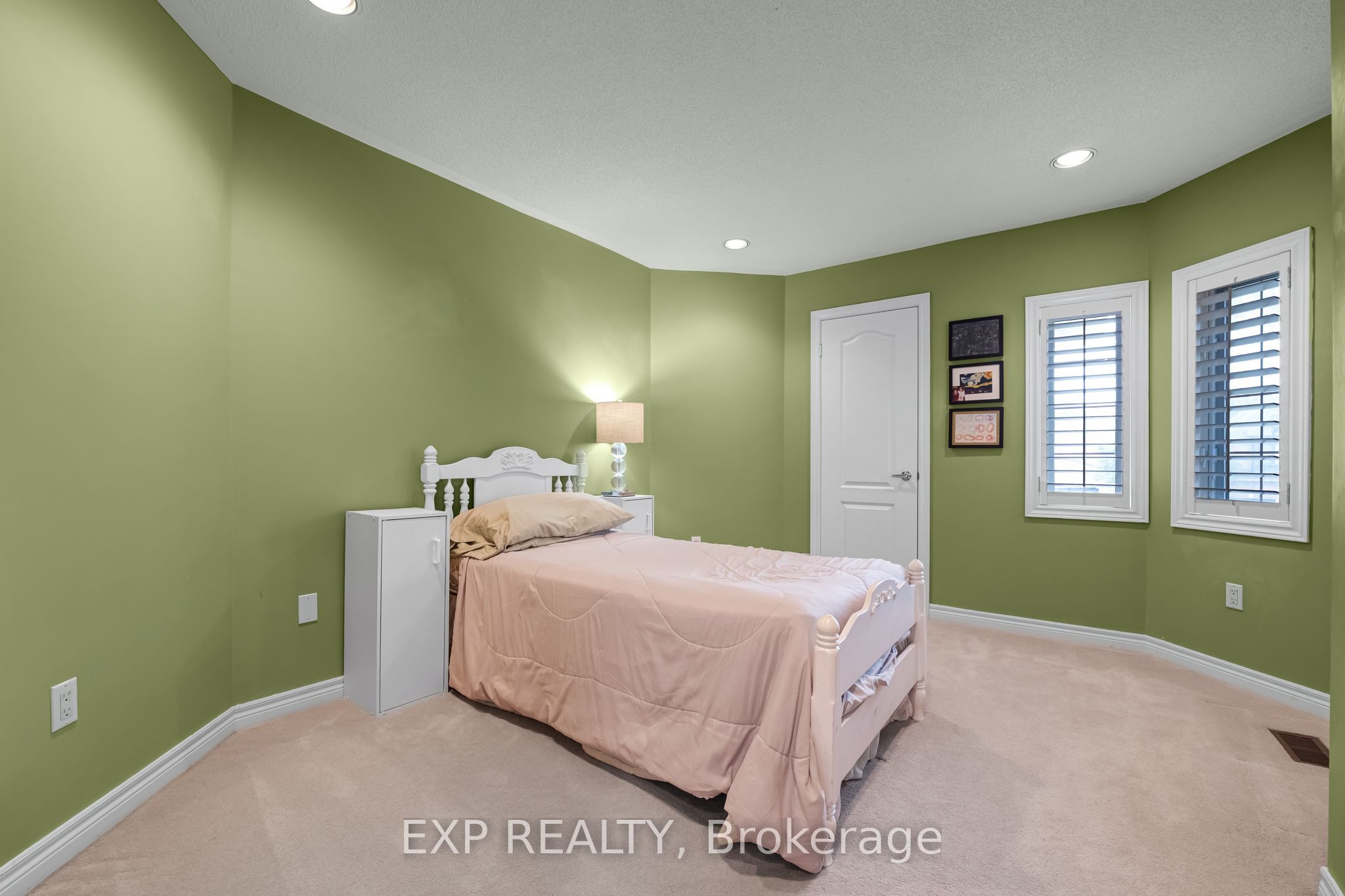 591 Plantation Gate Property Photo 32