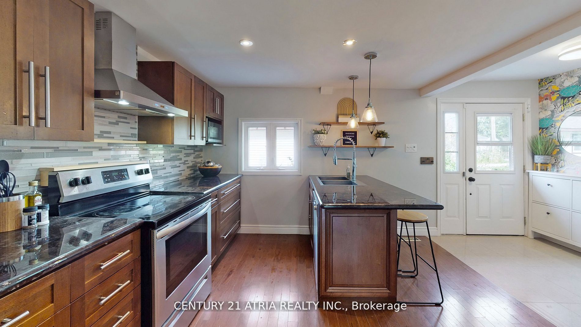 175 Riveredge Drive Property Photo 8
