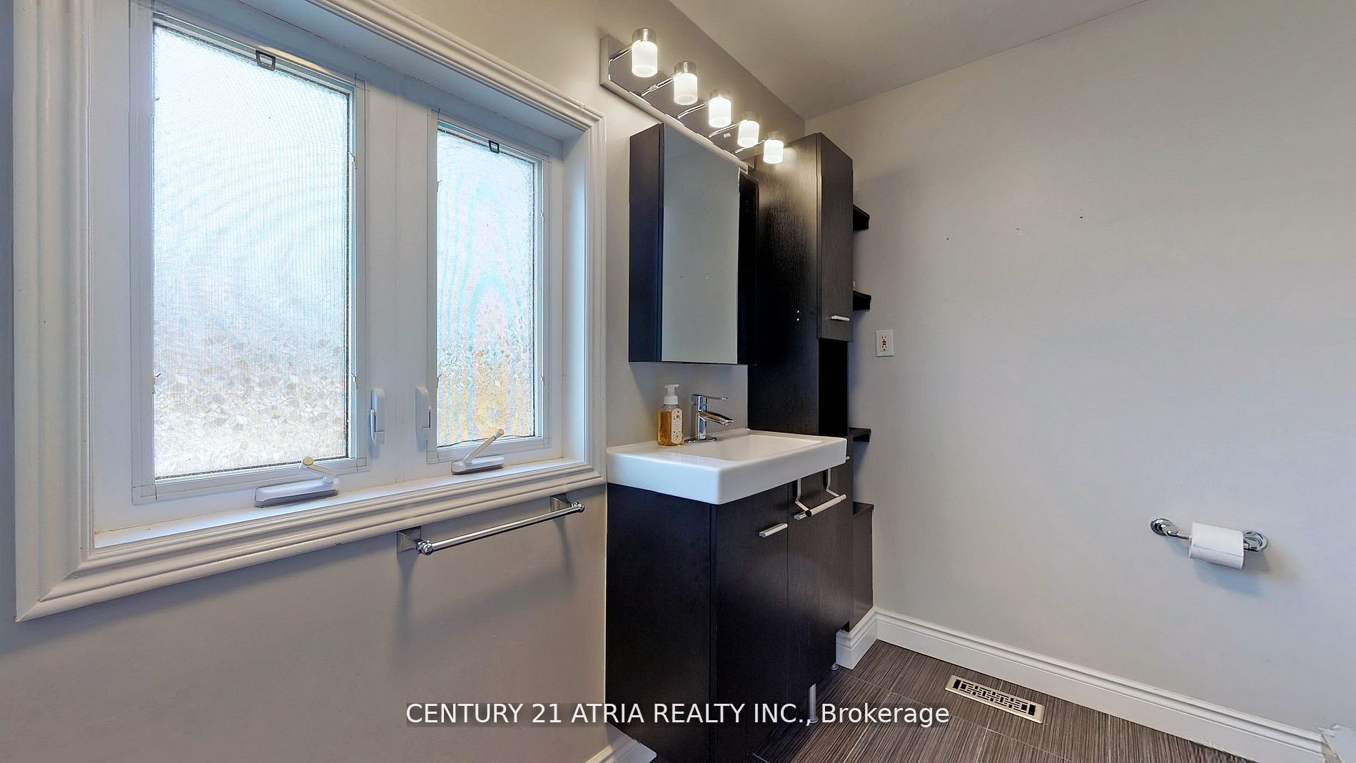 175 Riveredge Drive Property Photo 15