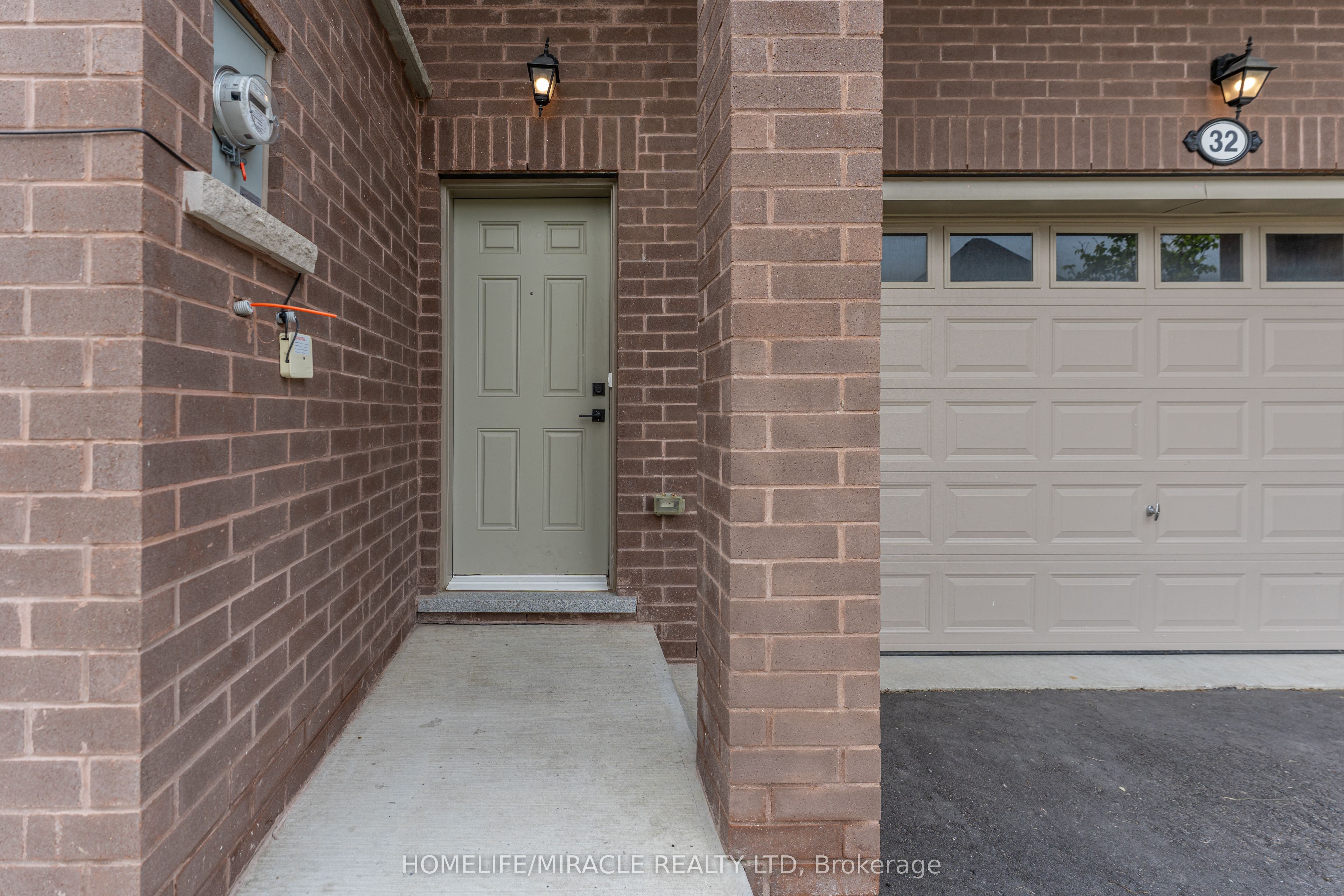 32 Alan Williams Trail Property Photo 3